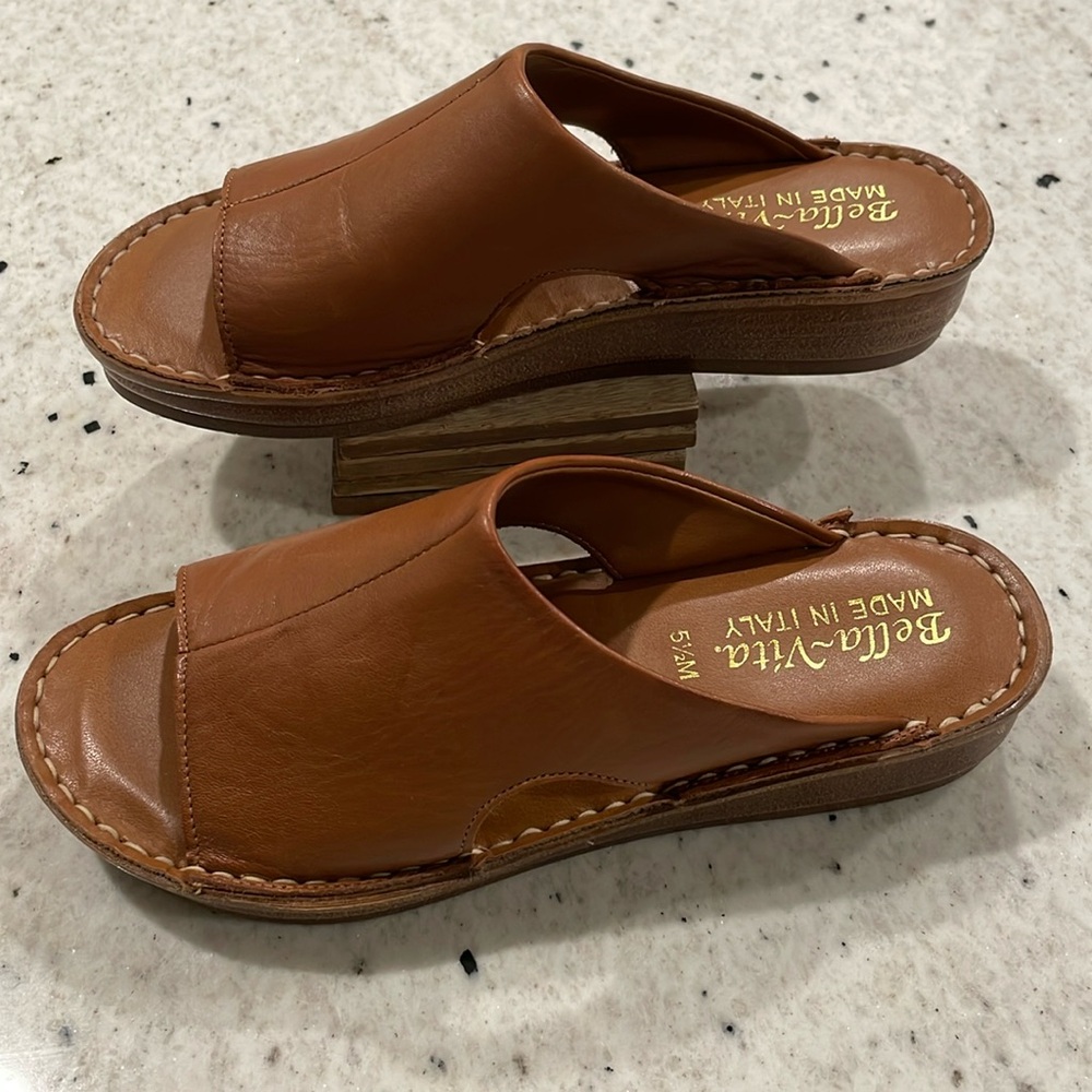 Bella Vita Women's Open Toe Slide Sandals, Camel/Tan Leather, Size 5.5 M